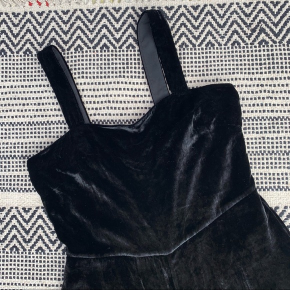 Madewell Black Velvet Cropped Jumpsuit size 4 - Picture 3 of 9